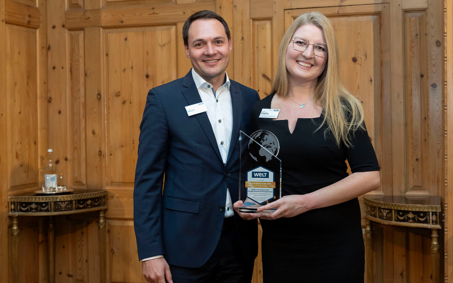 Benjamin Mair, Bereichsleiter im Vorstandsstab und Jessica Hahn, Abteilungsleiterin Kommunikation und Öffentlichkeitsarbeit der Stadt- und Kreissparkasse Erlangen Höchstadt Herzogenaurach