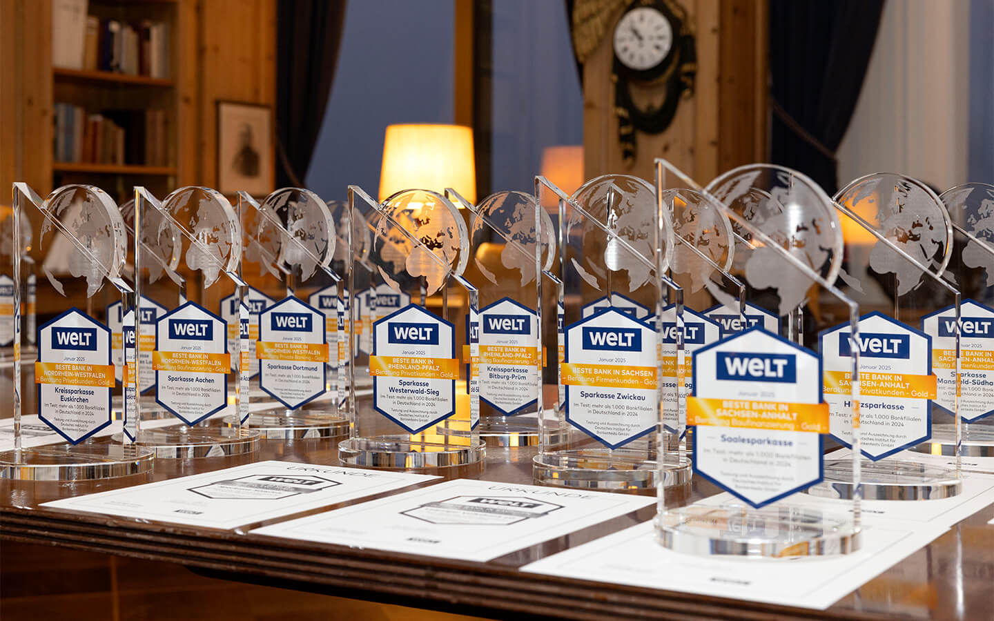 Trophäen und Urkunden