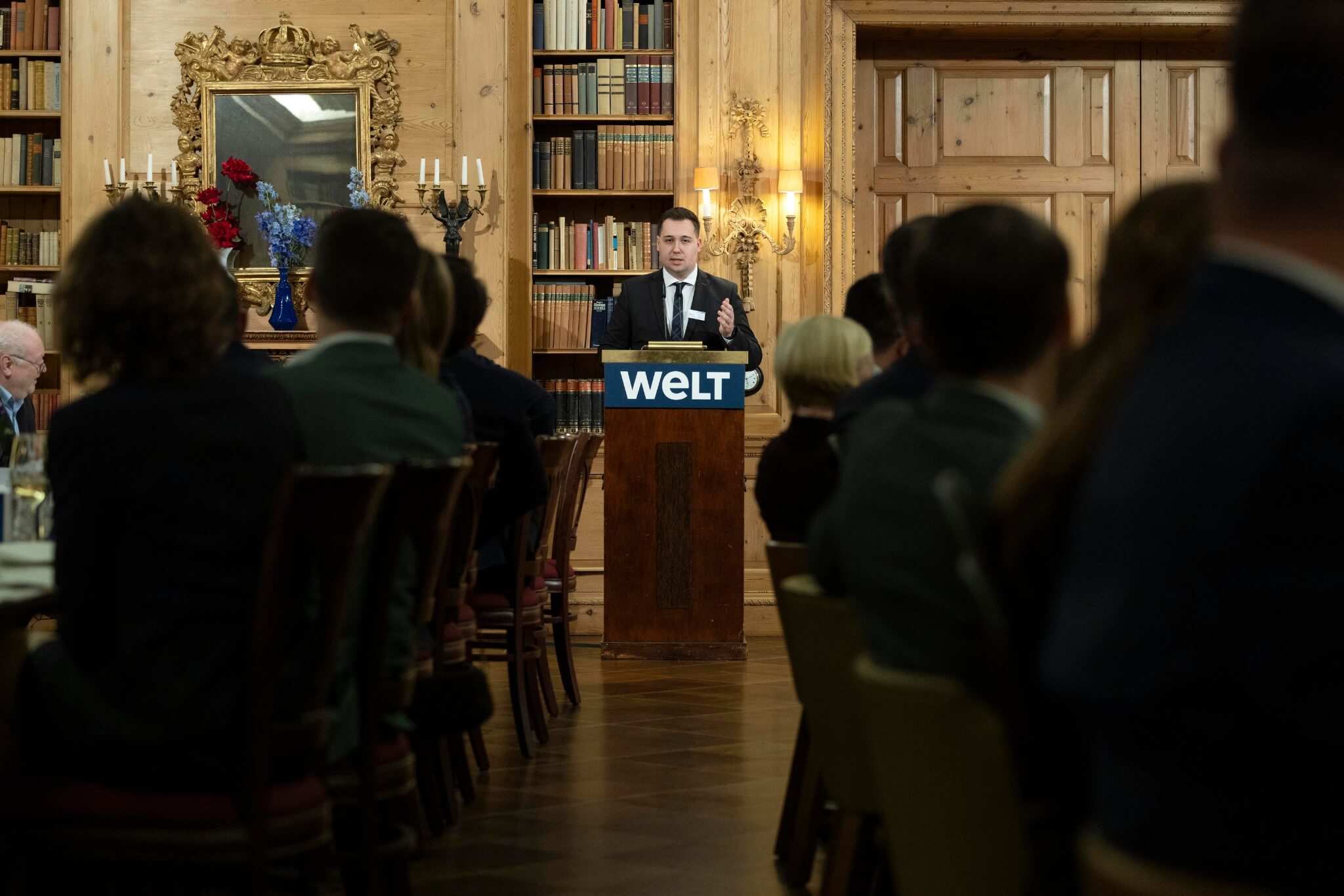 Paul Effert, stellvertretender Geschäftsführer der Deutschen Institut für Bankentests GmbH, moderierte die Verleihung